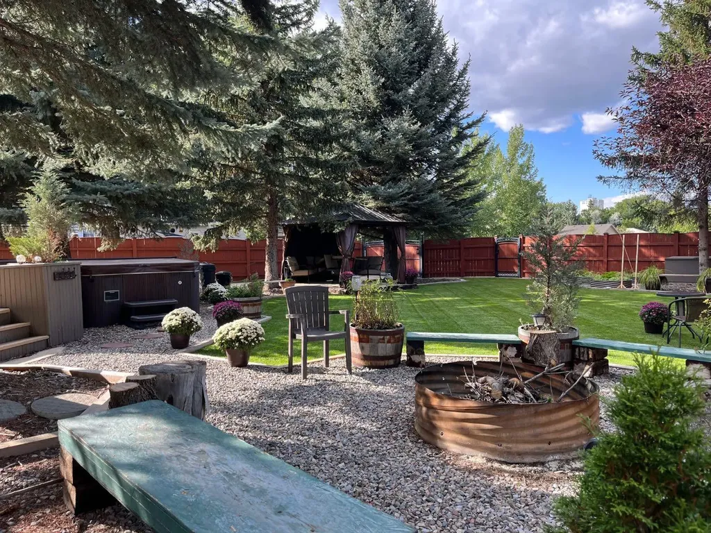 2857 6 Avenue S Lethbridge AB T1G 1E6