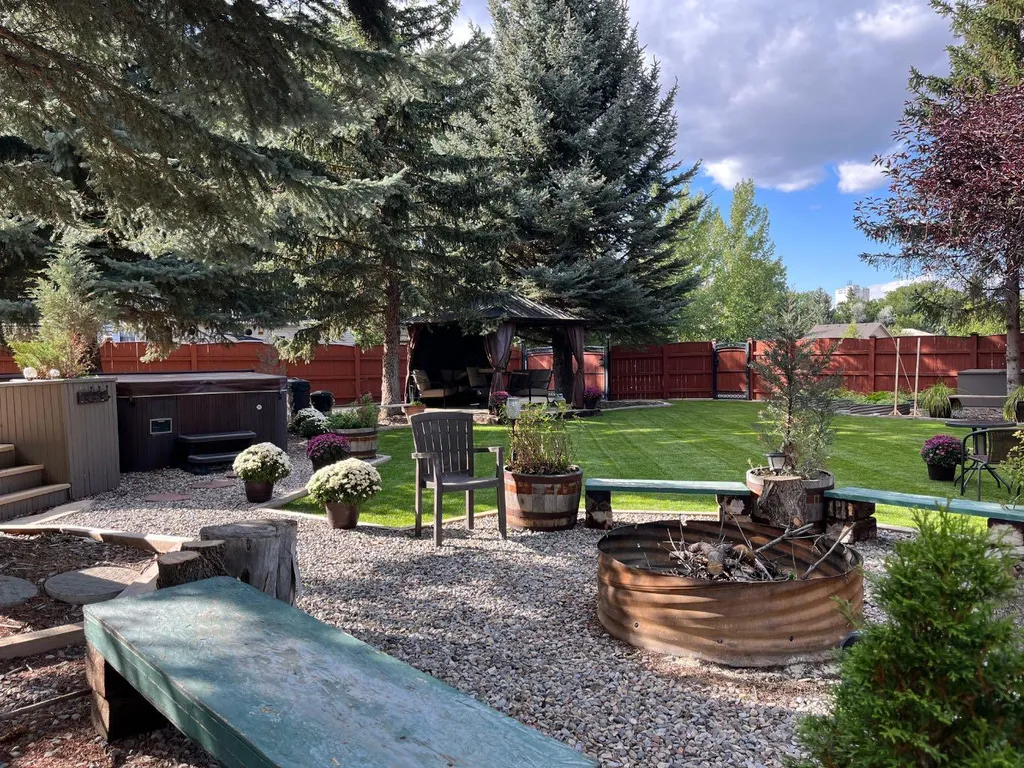 2857 6 Avenue S Lethbridge AB T1J 1E6