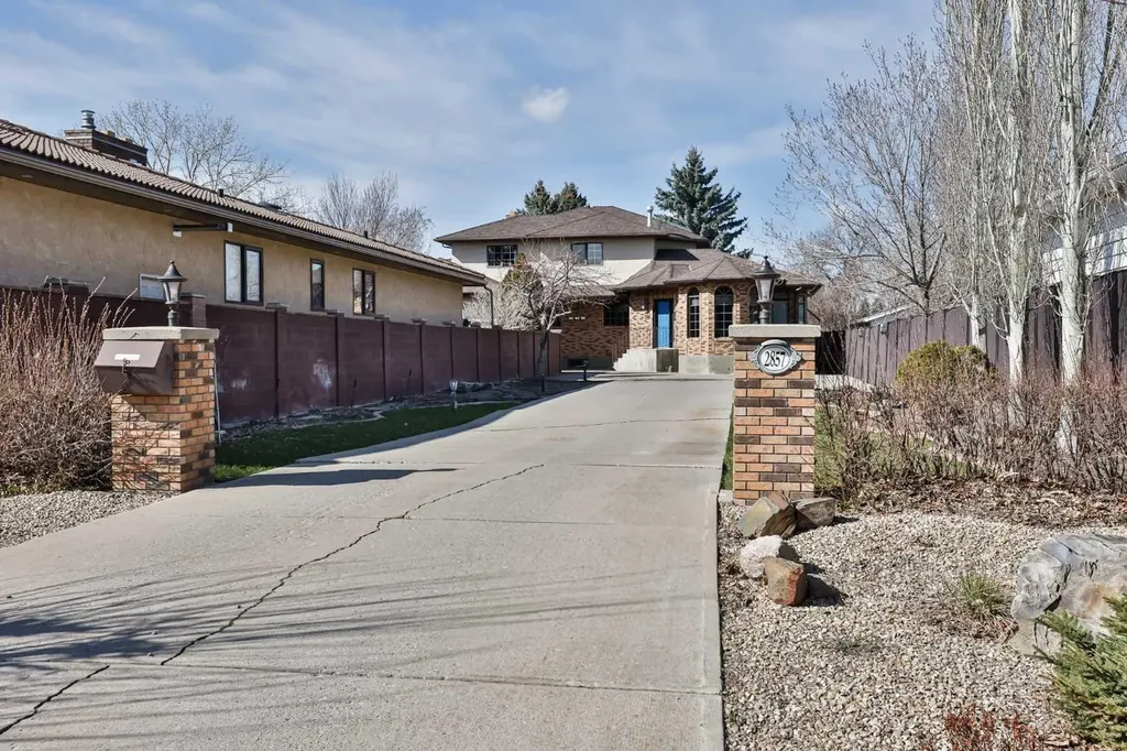 2857 6 Avenue S Lethbridge AB T1G 1E6