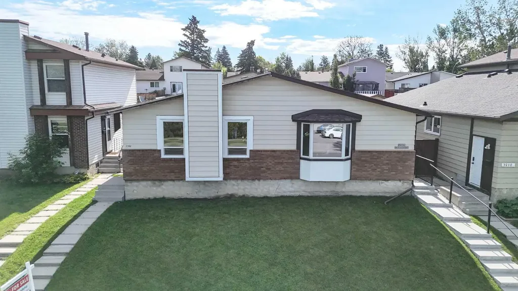3206 51 Street SW Calgary AB T3E 6R4