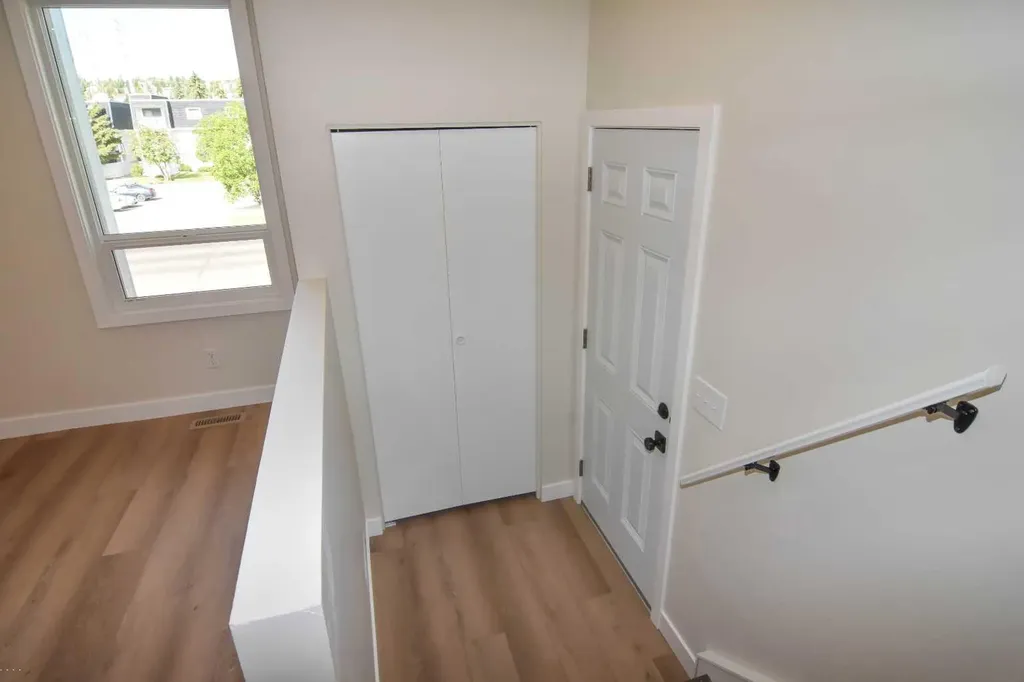 3206 51 Street SW Calgary AB T3E 6R4