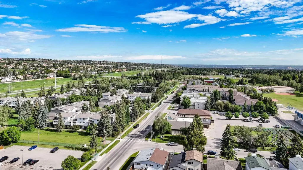 3206 51 Street SW Calgary AB T3E 6R4
