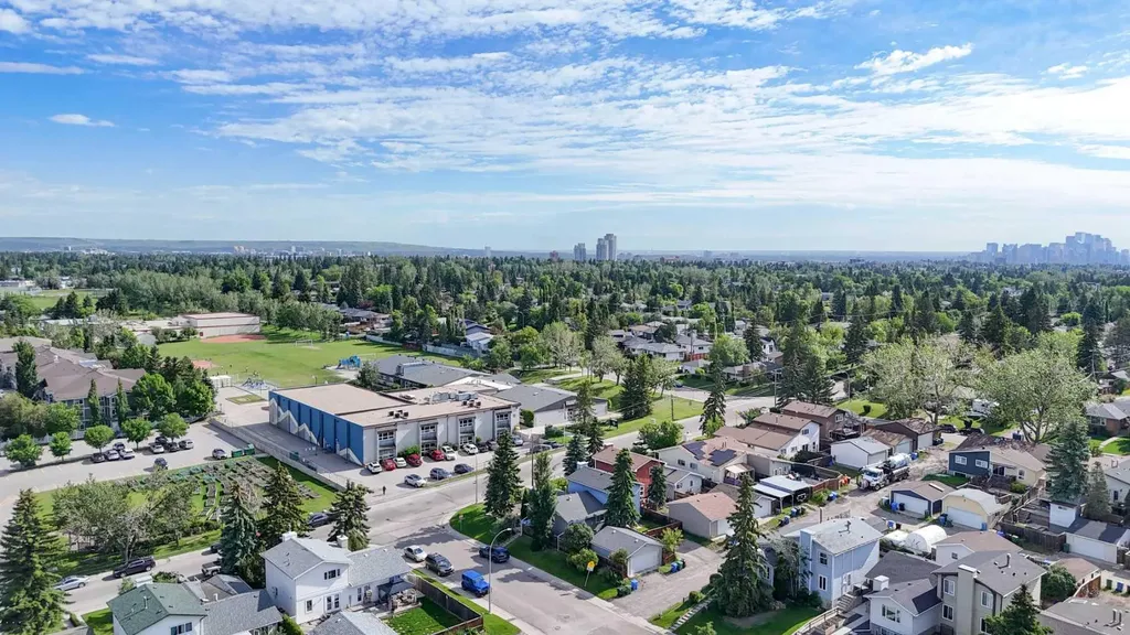 3206 51 Street SW Calgary AB T3E 6R4