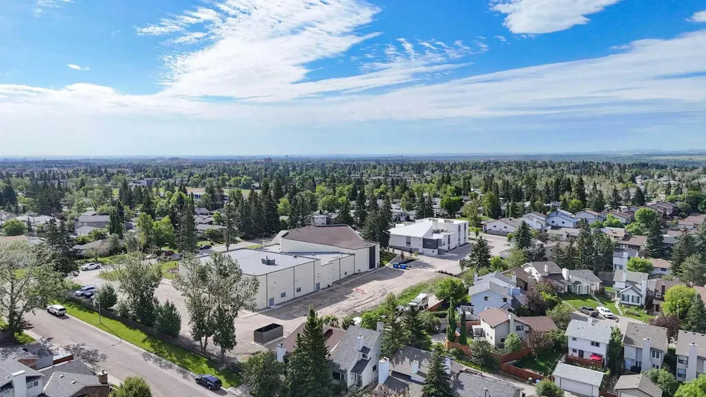 3206 51 Street SW Calgary AB T3E 6R4