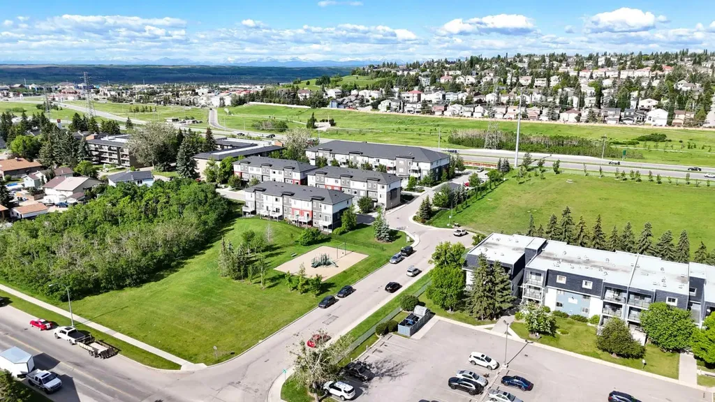 3206 51 Street SW Calgary AB T3E 6R4