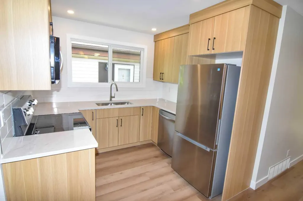 3206 51 Street SW Calgary AB T3E 6R4