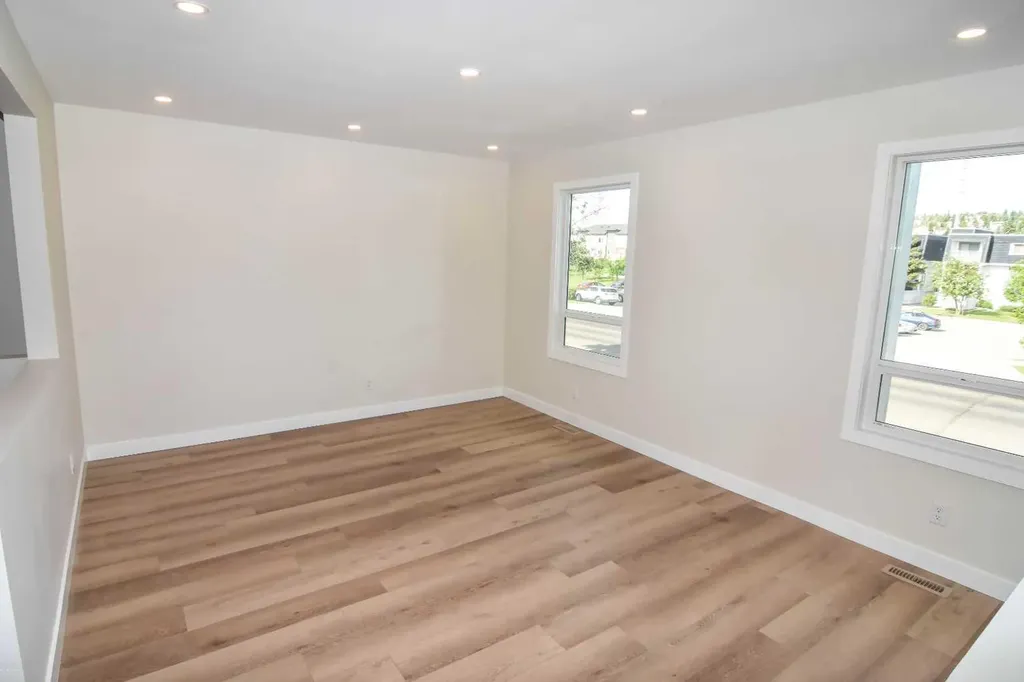 3206 51 Street SW Calgary AB T3E 6R4