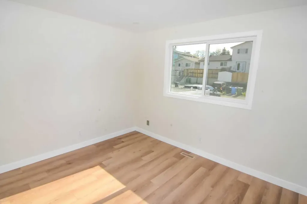 3206 51 Street SW Calgary AB T3E 6R4