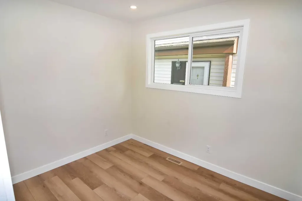 3206 51 Street SW Calgary AB T3E 6R4
