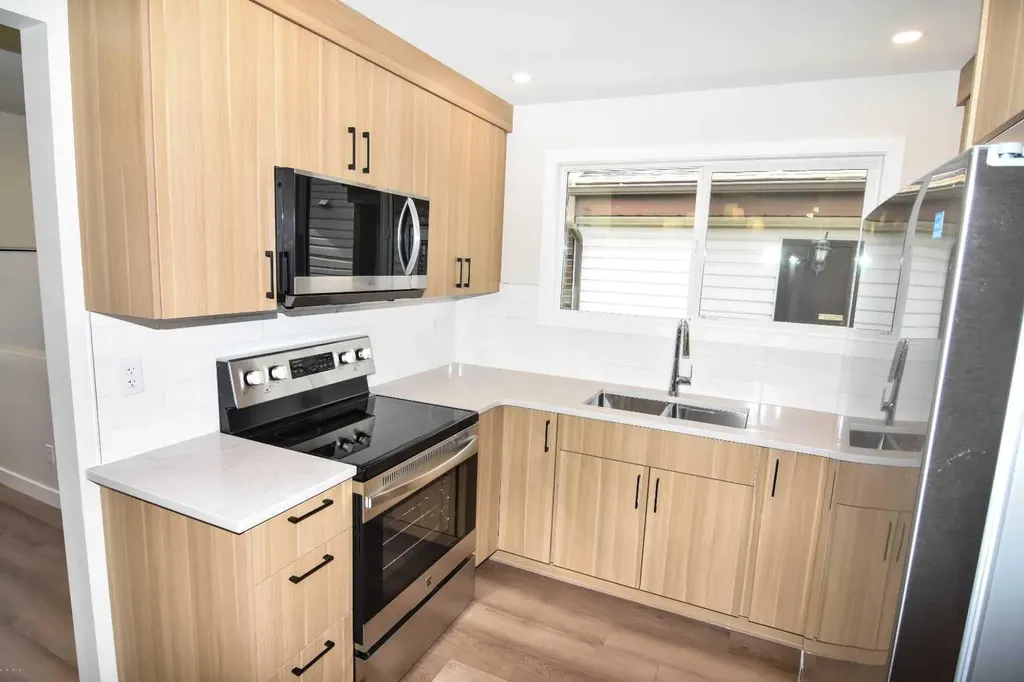 3206 51 Street SW Calgary AB T3E 6R4