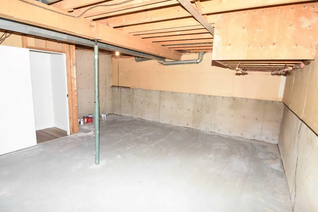 3206 51 Street SW Calgary AB T3E 6R4