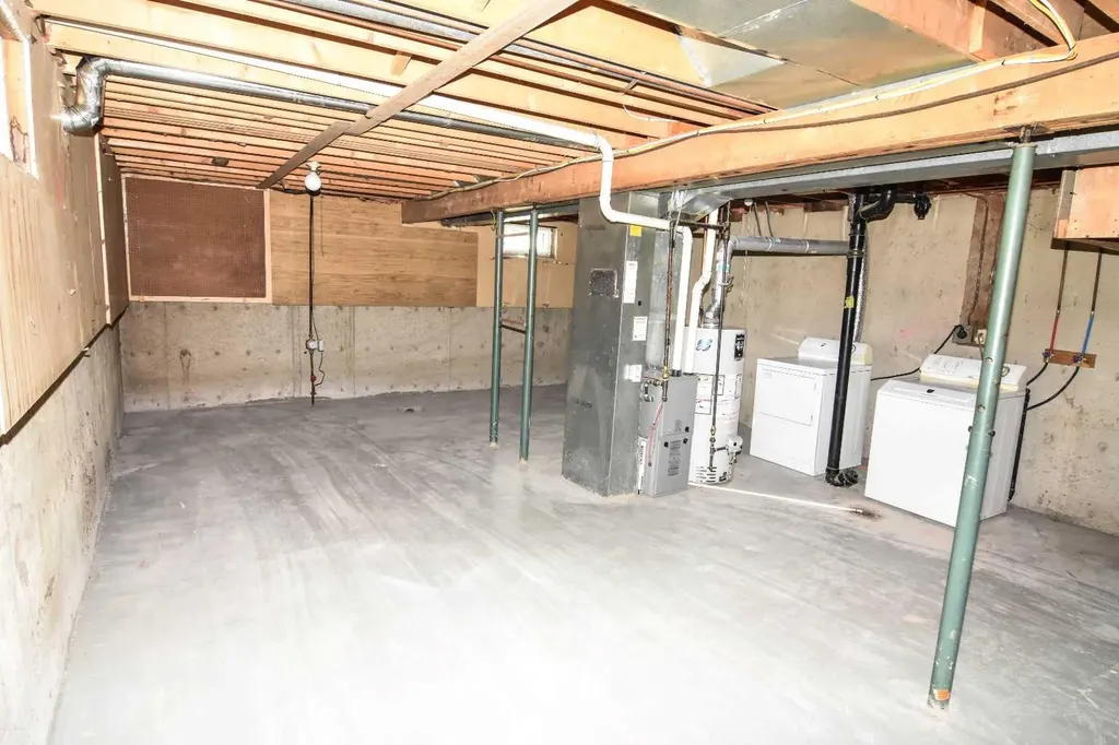 3206 51 Street SW Calgary AB T3E 6R4
