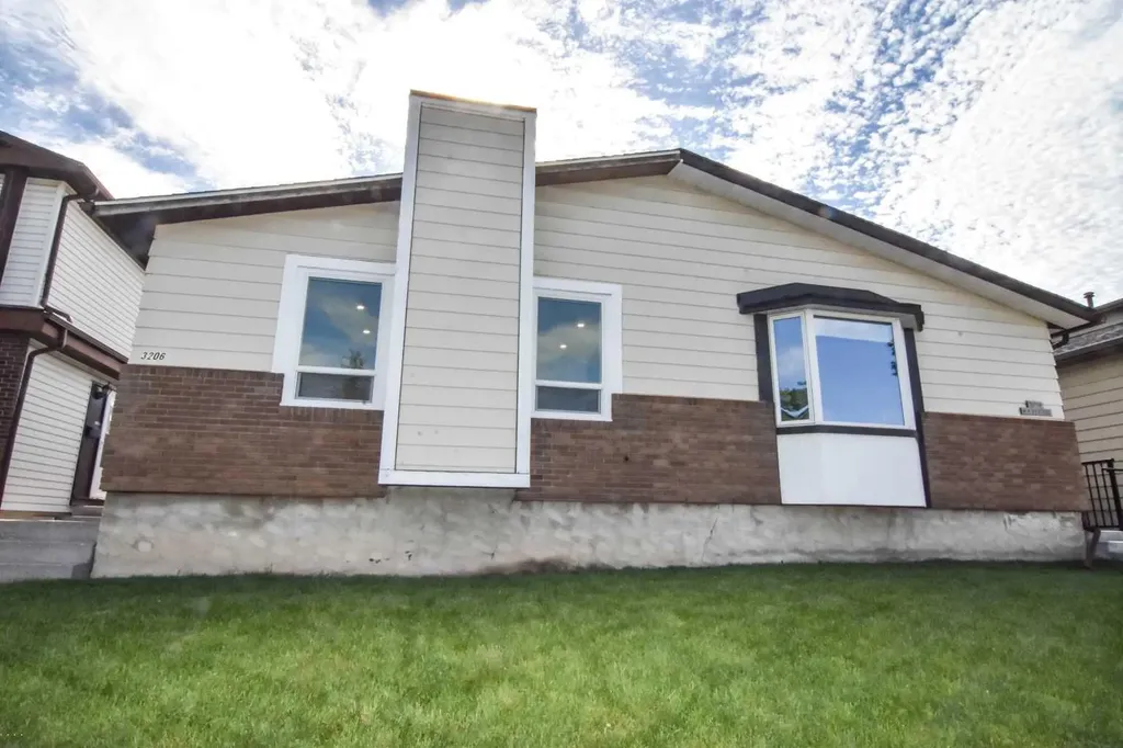 3206 51 Street SW Calgary AB T3E 6R4