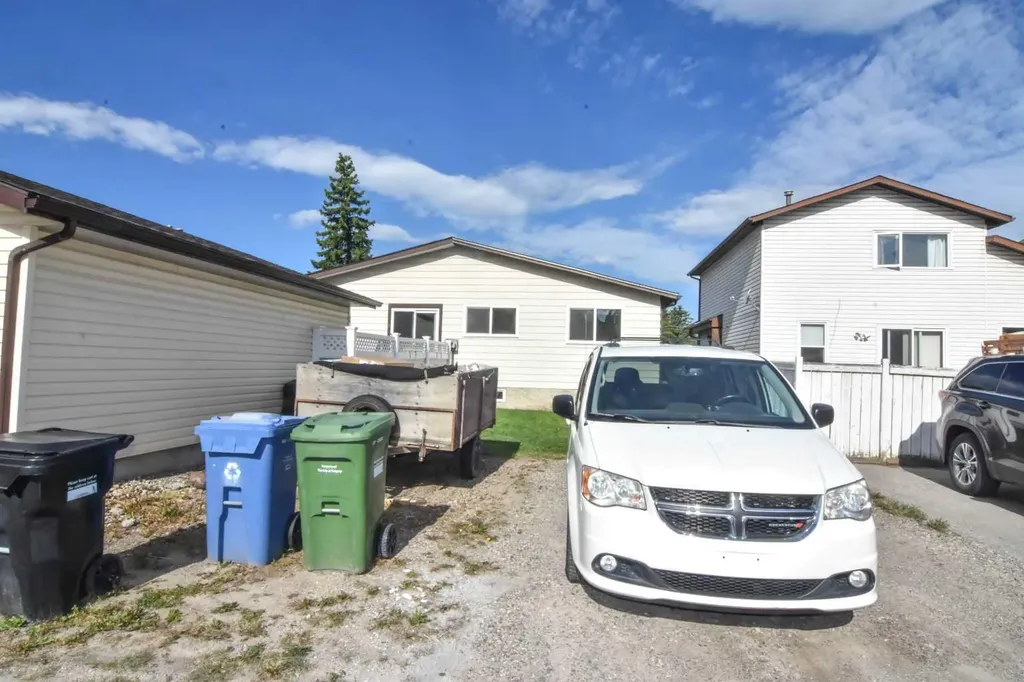 3206 51 Street SW Calgary AB T3E 6R4