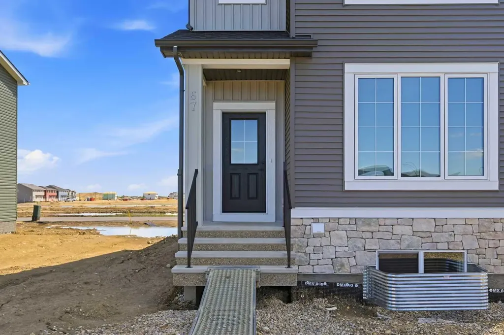 67 Huxland Road Calgary AB T2A 6Z7