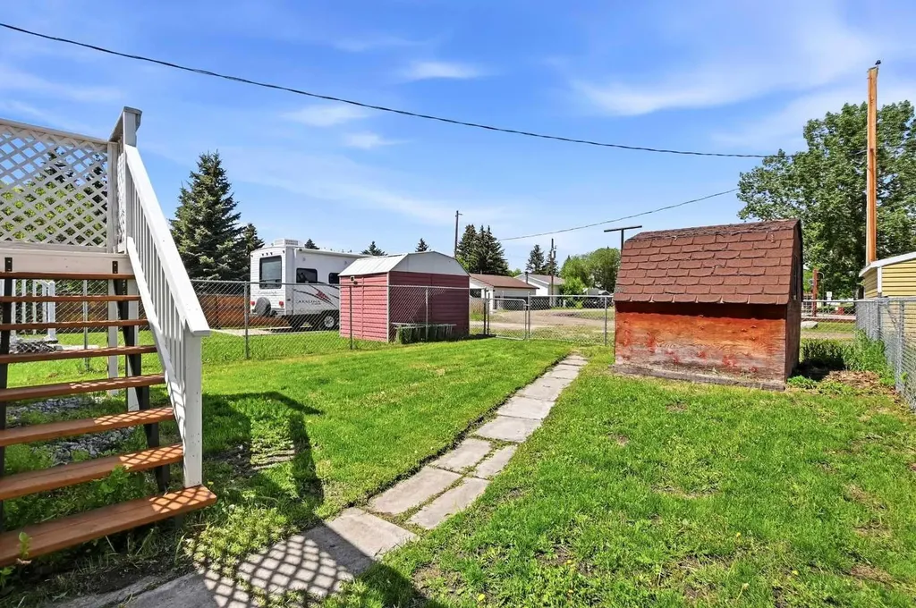 2108 23 Avenue Close Bowden AB T0M 0K0
