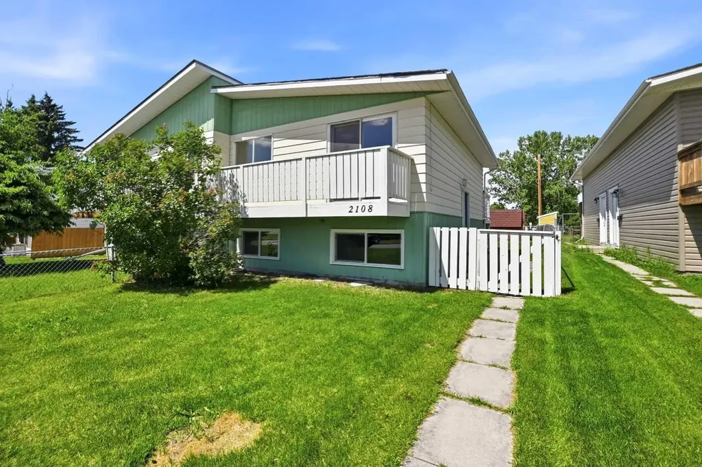 2108 23 Avenue Close Bowden AB T0M 0K0