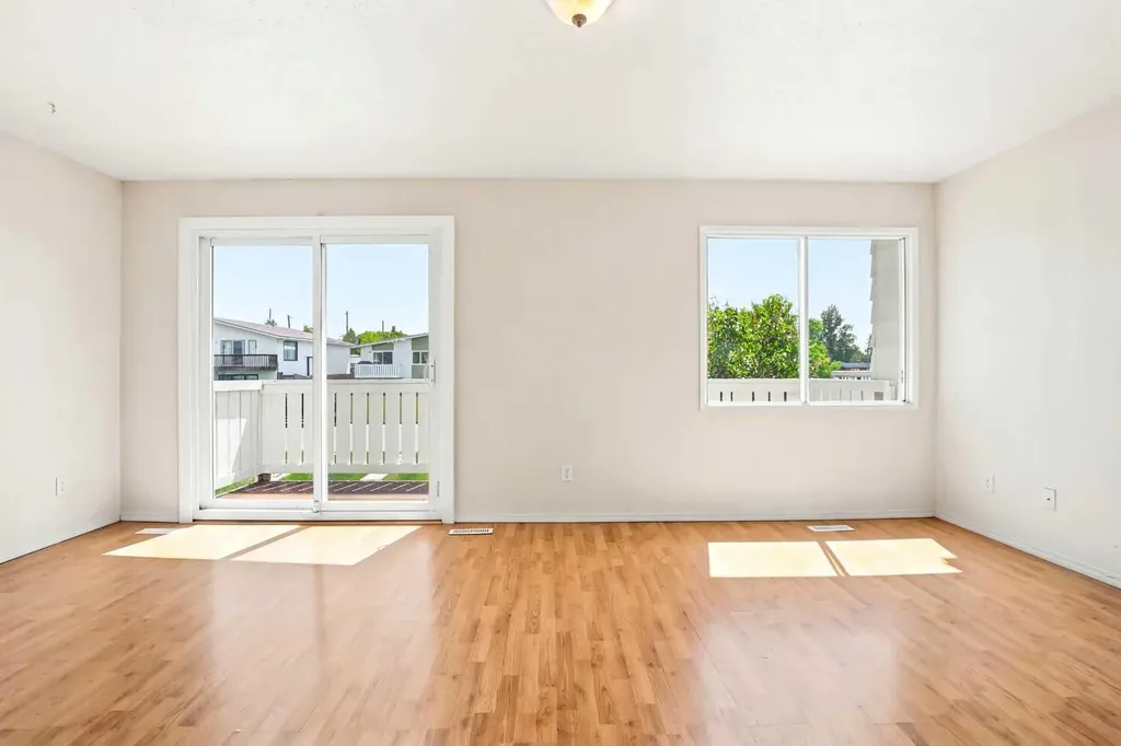 2108 23 Avenue Close Bowden AB T0M 0K0