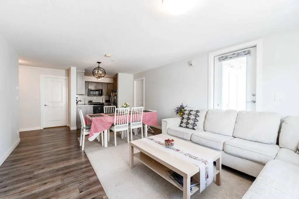6118 80 Avenue NE Calgary AB T3J 0S6