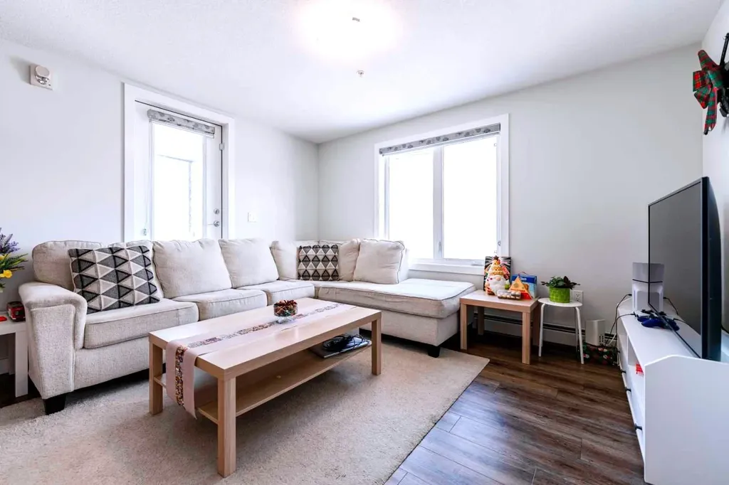 6118 80 Avenue NE Calgary AB T3J 0S6