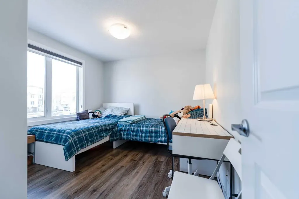 6118 80 Avenue NE Calgary AB T3J 0S6