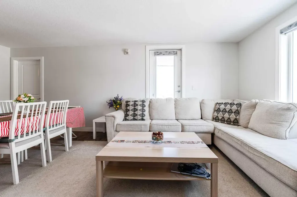 6118 80 Avenue NE Calgary AB T3J 0S6