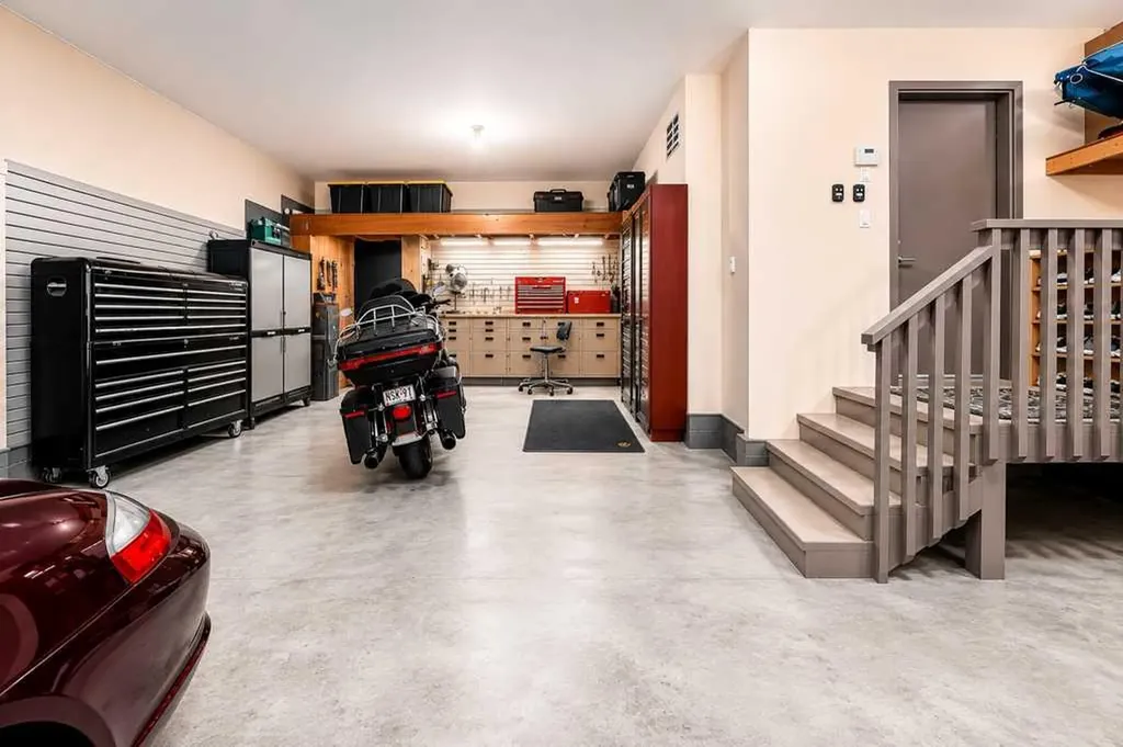 134 Aspen Ridge Place SW Calgary AB T3H 0J6