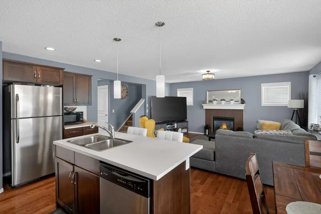 101 Elgin Meadows Manor SE Calgary AB T2Z 0M5