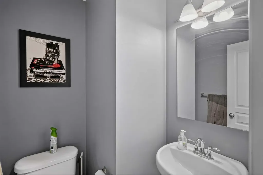 101 Elgin Meadows Manor SE Calgary AB T2Z 0M5