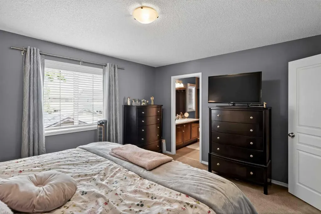 101 Elgin Meadows Manor SE Calgary AB T2Z 0M5