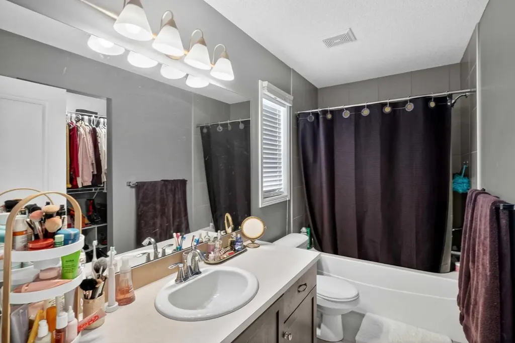 101 Elgin Meadows Manor SE Calgary AB T2Z 0M5
