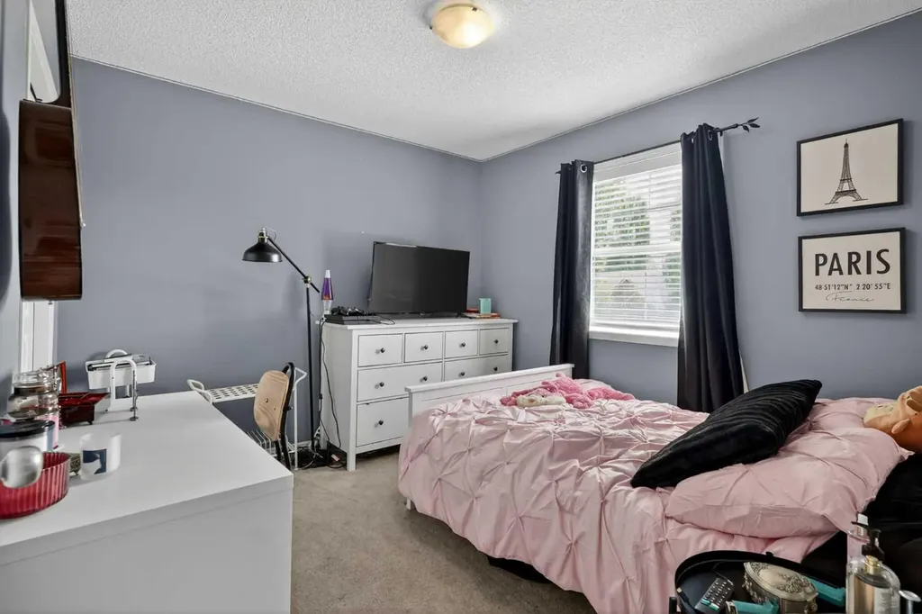 101 Elgin Meadows Manor SE Calgary AB T2Z 0M5