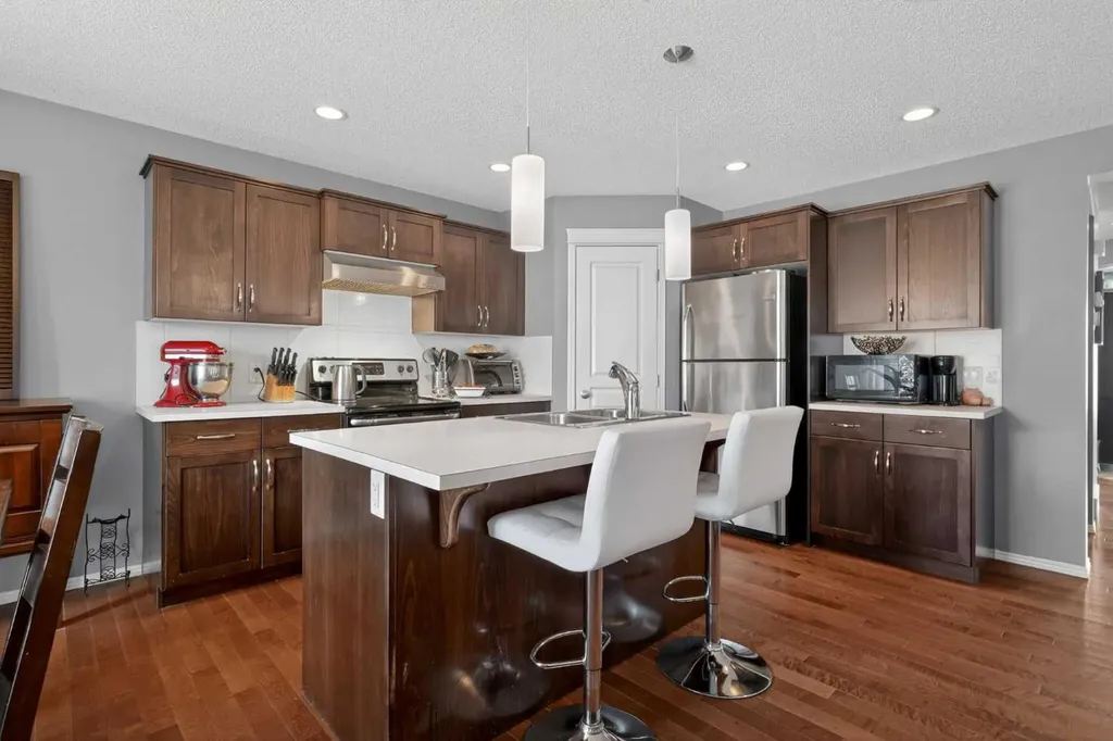 101 Elgin Meadows Manor SE Calgary AB T2Z 0M5