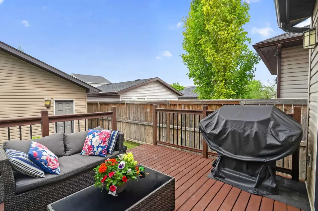 101 Elgin Meadows Manor SE Calgary AB T2Z 0M5