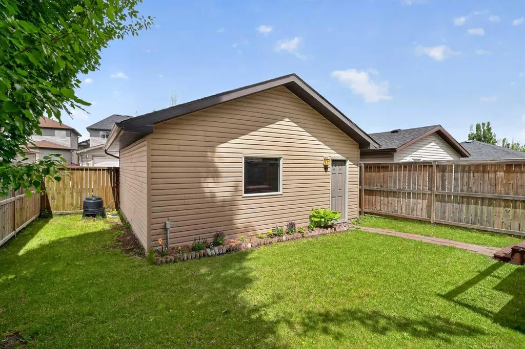 101 Elgin Meadows Manor SE Calgary AB T2Z 0M5