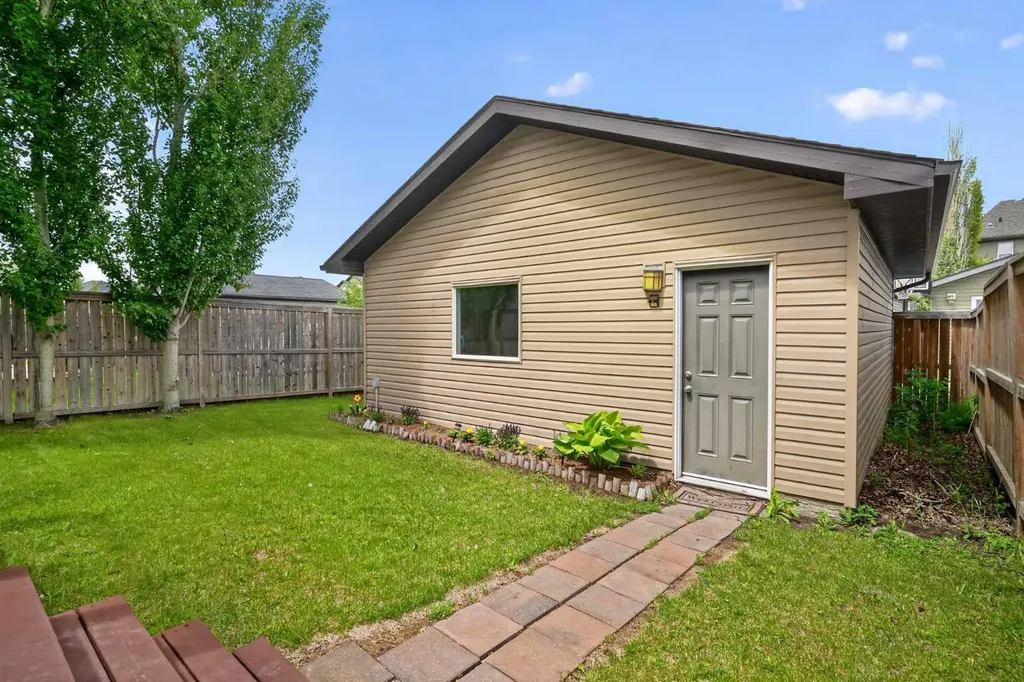 101 Elgin Meadows Manor SE Calgary AB T2Z 0M5