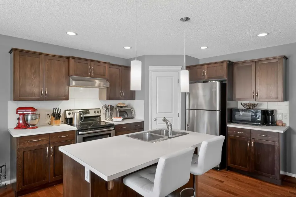 101 Elgin Meadows Manor SE Calgary AB T2Z 0M5