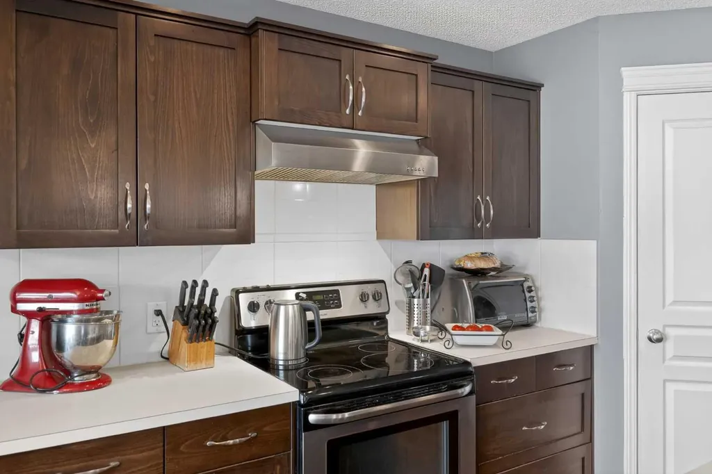101 Elgin Meadows Manor SE Calgary AB T2Z 0M5