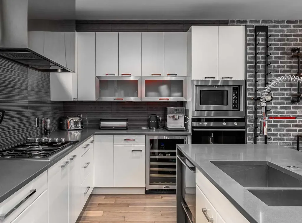2929 17 Street SW Calgary AB T2T 4N6
