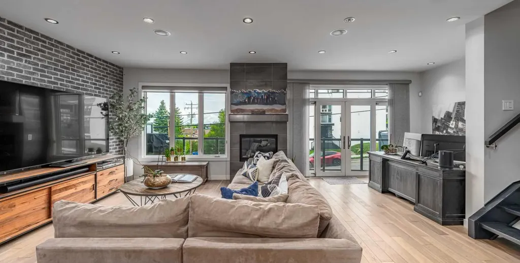 2929 17 Street SW Calgary AB T2T 4N6
