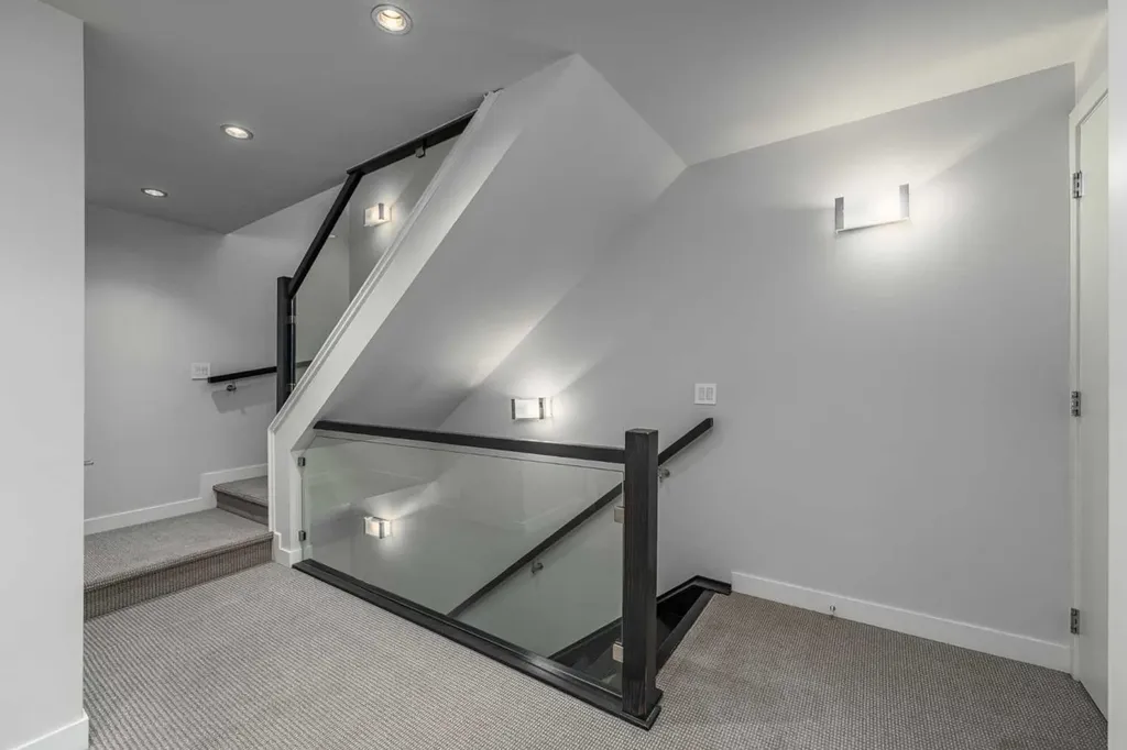 2929 17 Street SW Calgary AB T2T 4N6