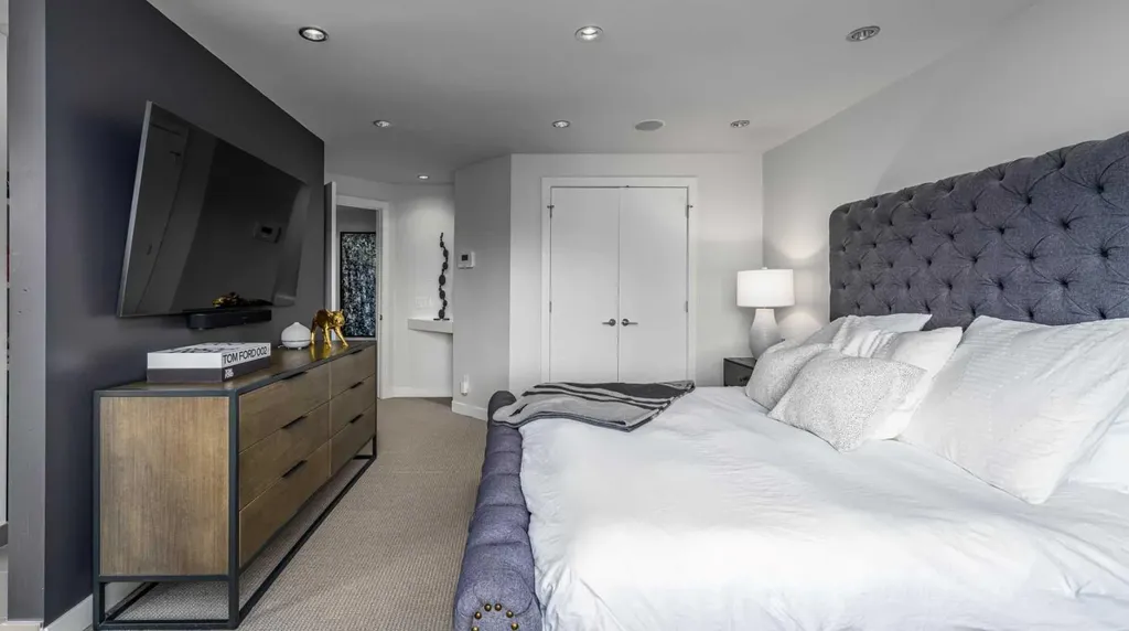 2929 17 Street SW Calgary AB T2T 4N6