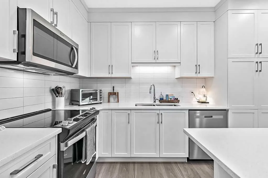 8355 19 Avenue SW Calgary AB T3H 6G3