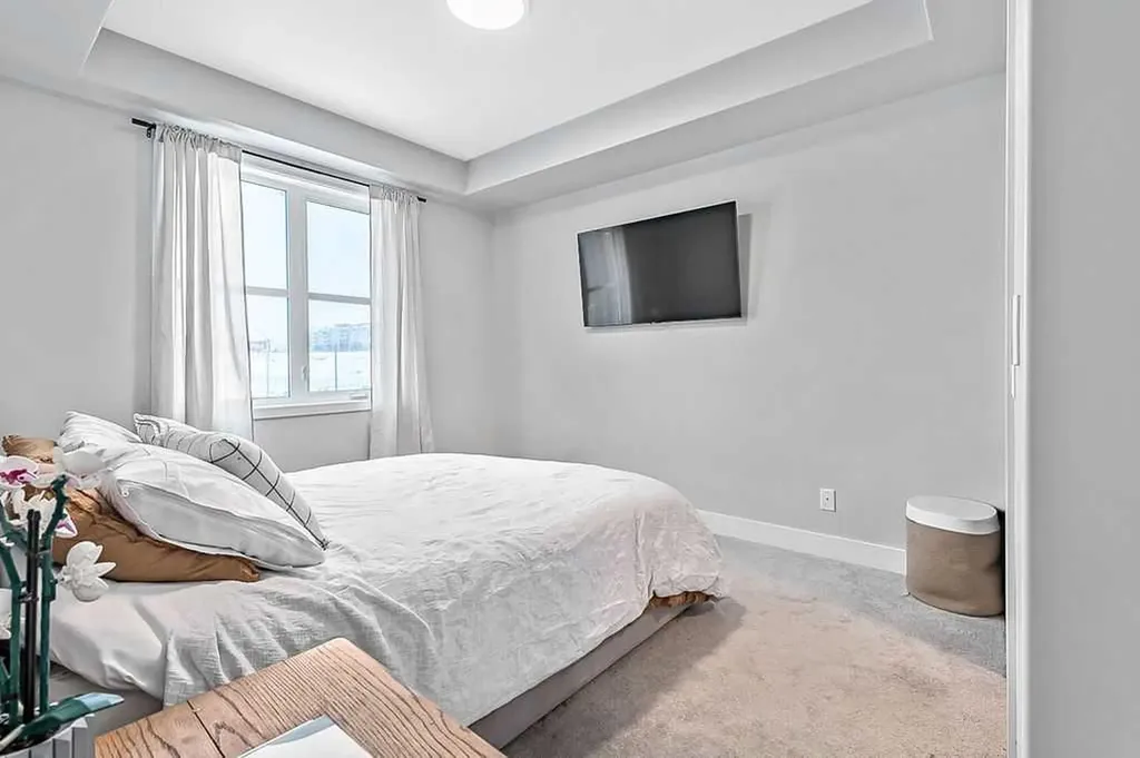 8355 19 Avenue SW Calgary AB T3H 6G3