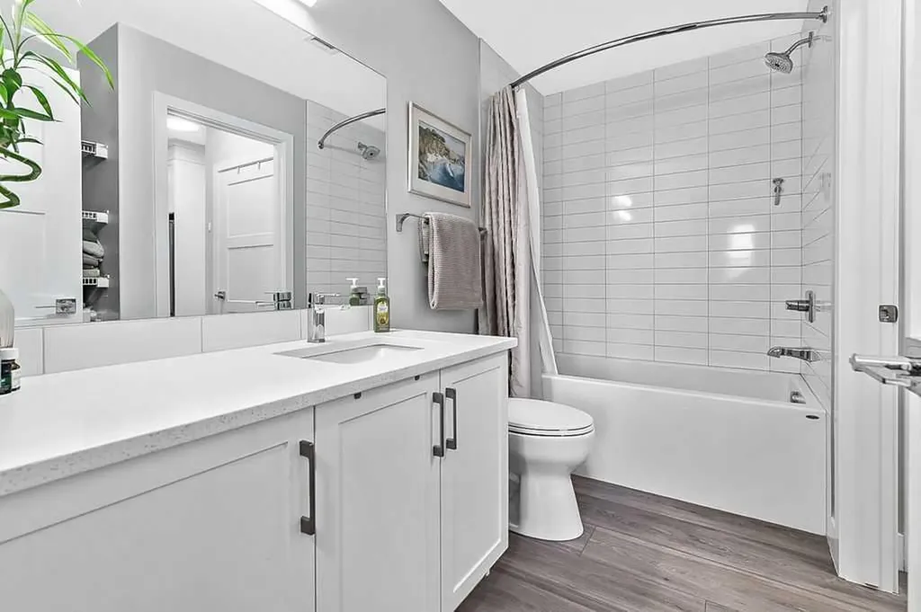 8355 19 Avenue SW Calgary AB T3H 6G3