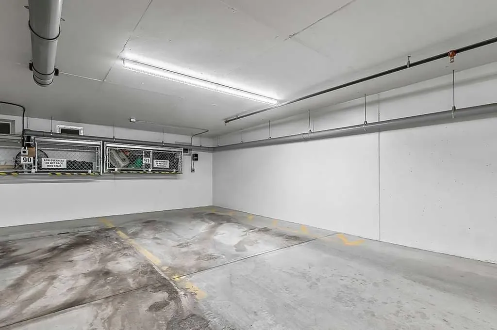 8355 19 Avenue SW Calgary AB T3H 6G3