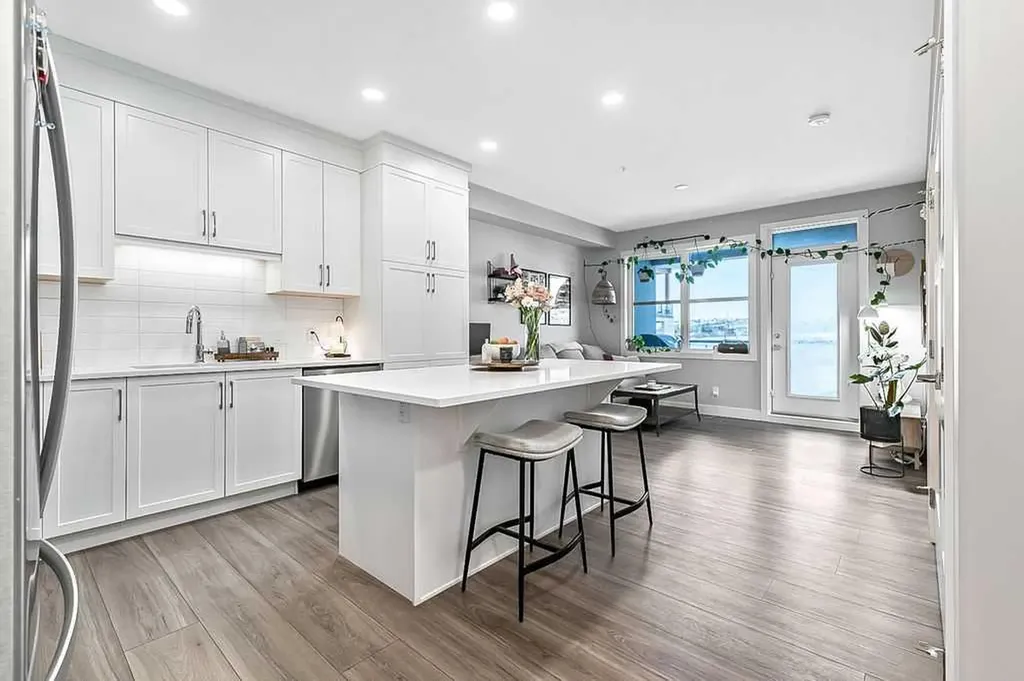 8355 19 Avenue SW Calgary AB T3H 6G3