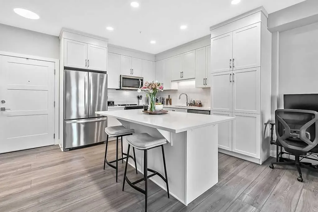 8355 19 Avenue SW Calgary AB T3H 6G3