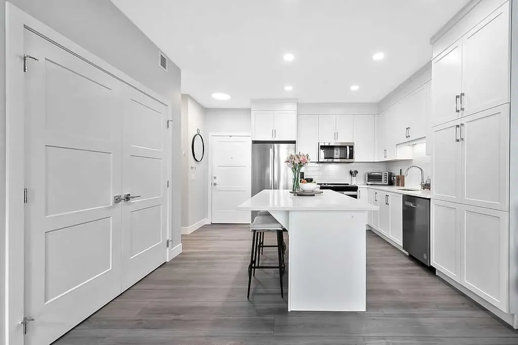 8355 19 Avenue SW Calgary AB T3H 6G3