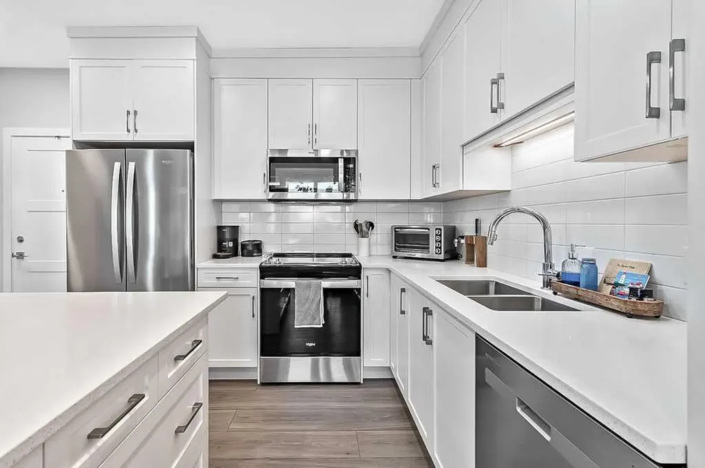 8355 19 Avenue SW Calgary AB T3H 6G3